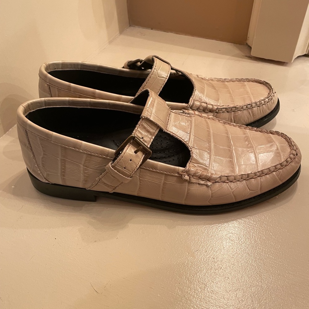 G.H Bass Mary Jane Croc Weegun loafers